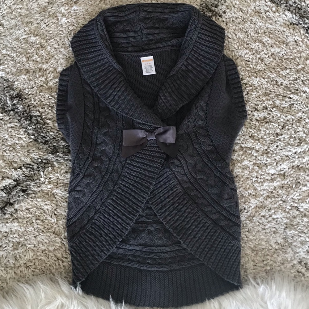 🌺Lovely grey cable knit sweater🌺